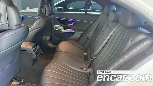 Mercedes-Benz E-Class 2025 — photo 10
