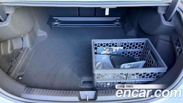 Mercedes-Benz E-Class 2025 — photo 12