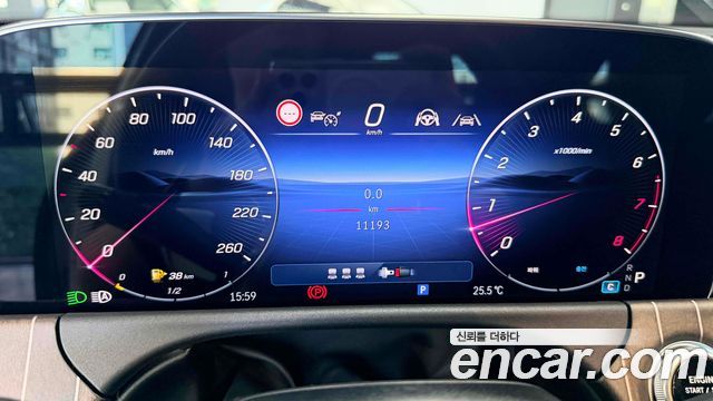 Mercedes-Benz E-Class 2025 — photo 14