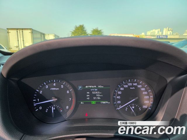 Genesis G80 2018 — photo 8