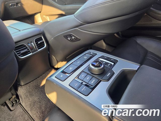 Genesis G80 2018 — photo 19