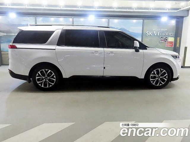 Kia Canival 2023 — photo 3