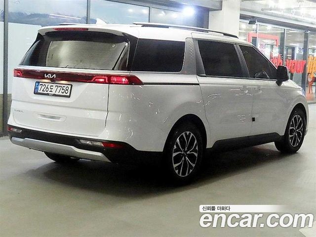 Kia Canival 2023 — photo 4