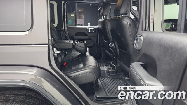 Jeep Wrangler 2019 — photo 18