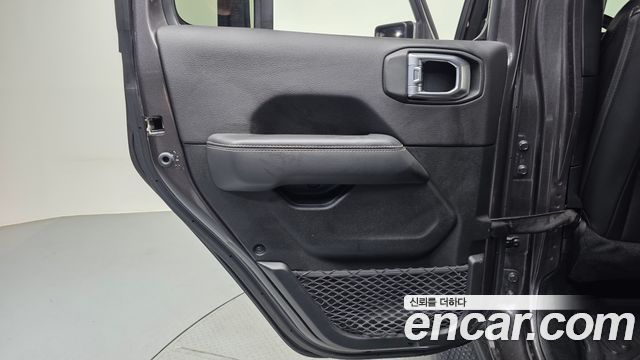Jeep Wrangler 2019 — photo 15