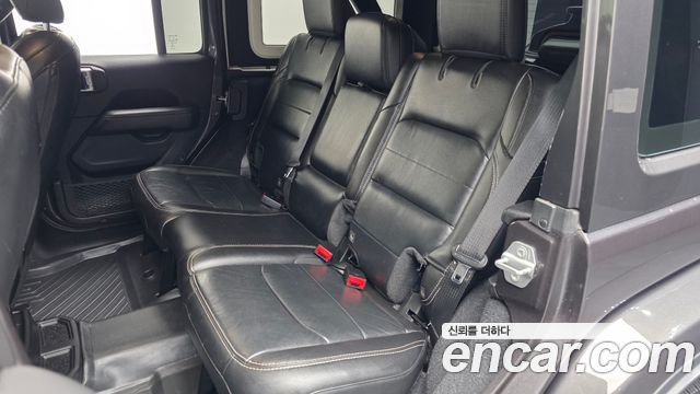 Jeep Wrangler 2019 — photo 16