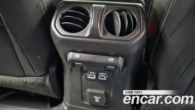 Jeep Wrangler 2019 — photo 28