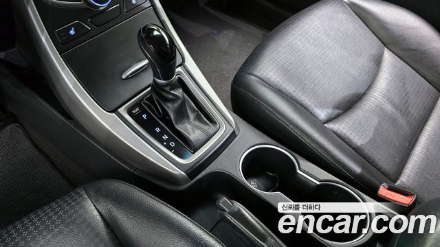 Hyundai AVANTE 2015 — photo 9