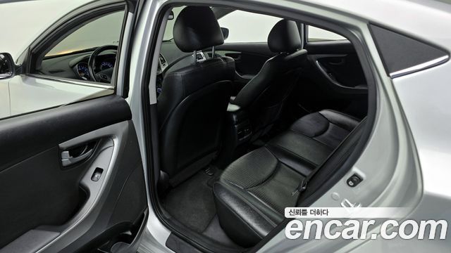 Hyundai AVANTE 2015 — photo 11