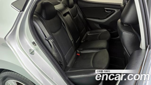 Hyundai AVANTE 2015 — photo 12