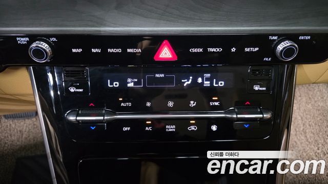 Kia Canival 2021 — photo 26