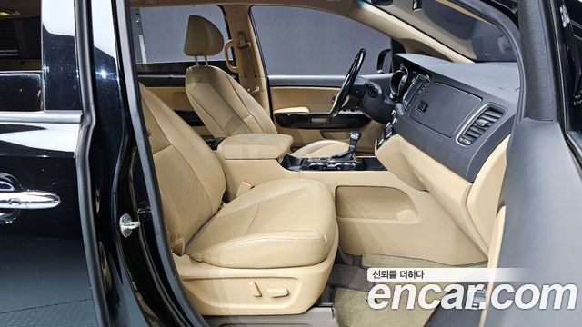 Kia Canival 2019 — photo 16