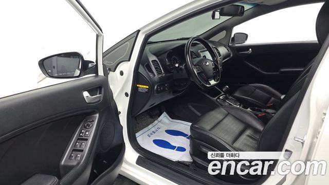 Kia K3 2016 — photo 10