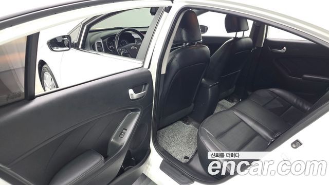Kia K3 2016 — photo 11