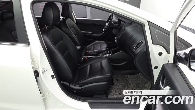 Kia K3 2016 — photo 12