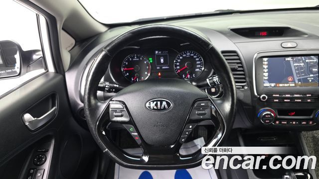 Kia K3 2016 — photo 15
