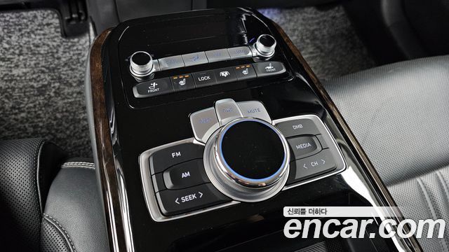 Genesis G90 2019 — photo 25