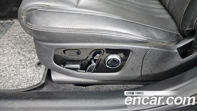 Genesis G90 2019 — photo 31