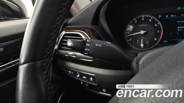 Genesis G90 2019 — photo 32