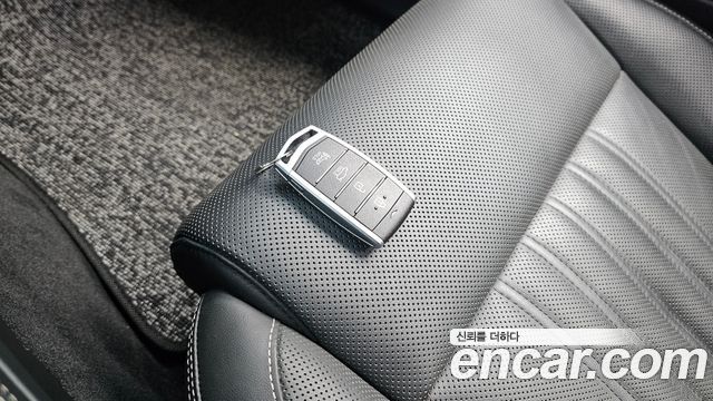 Genesis G90 2019 — photo 33