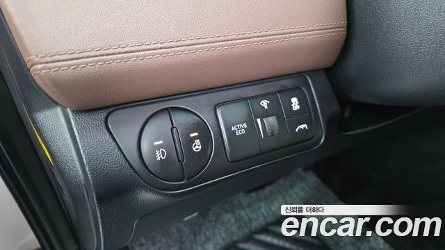 Hyundai Starex 2019 — photo 19