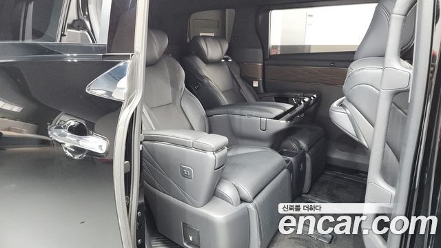 Toyota Alphard 2024 — photo 11