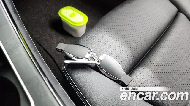 Mercedes-Benz GLC-Class 2019 — photo 15