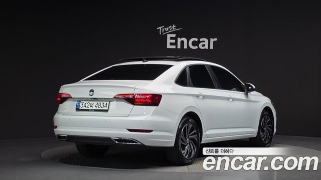 Volkswagen Jetta 2021 — photo 2