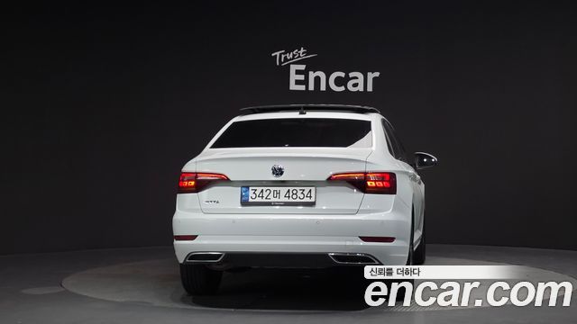 Volkswagen Jetta 2021 — photo 4