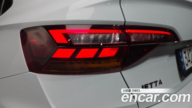 Volkswagen Jetta 2021 — photo 9
