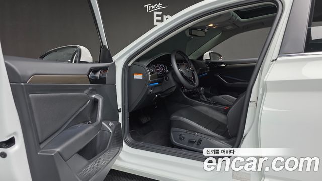 Volkswagen Jetta 2021 — photo 16