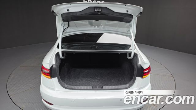 Volkswagen Jetta 2021 — photo 33