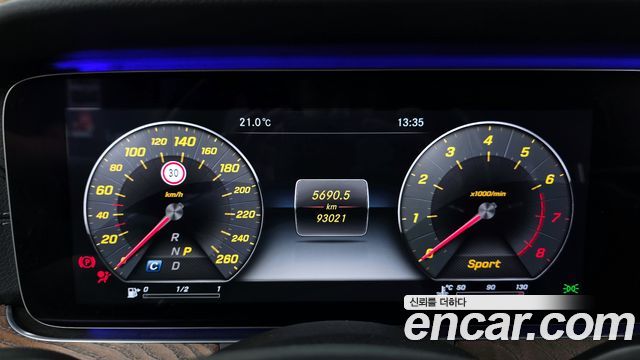 Mercedes-Benz E-Class 2017 — photo 8