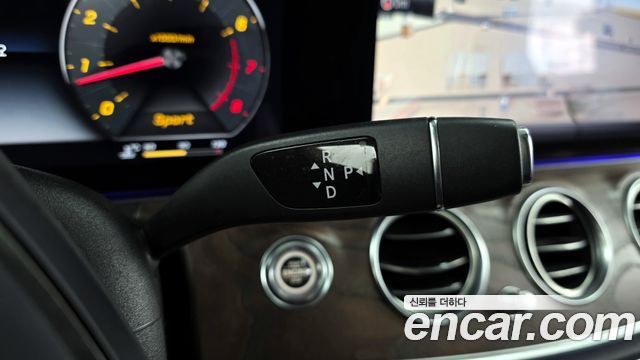 Mercedes-Benz E-Class 2017 — photo 9
