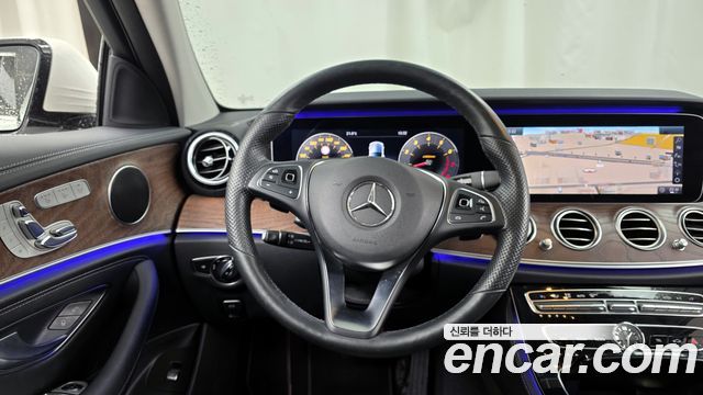 Mercedes-Benz E-Class 2017 — photo 13