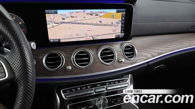Mercedes-Benz E-Class 2017 — photo 14