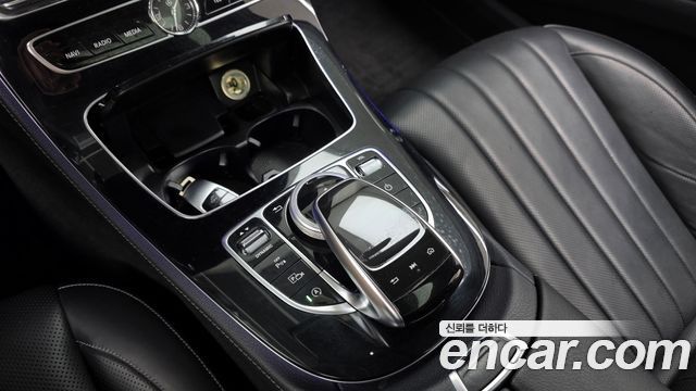 Mercedes-Benz E-Class 2017 — photo 18