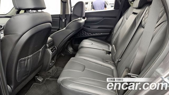 Hyundai Santafe 2023 — photo 18