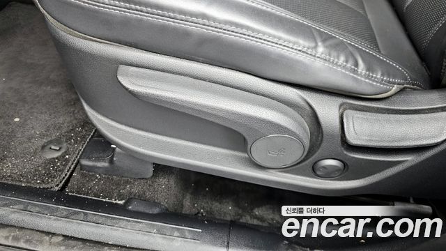 Hyundai Santafe 2023 — photo 31
