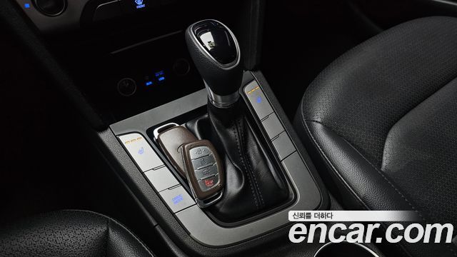 Hyundai AVANTE 2018 — photo 12