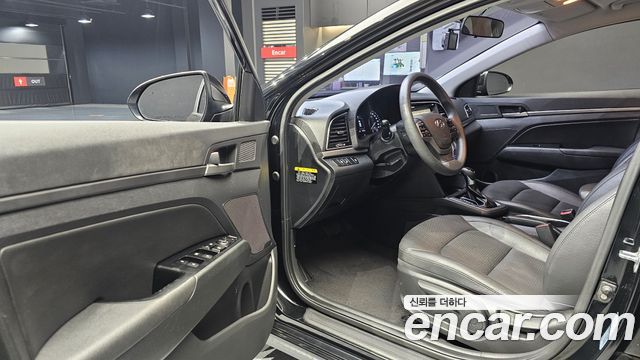 Hyundai AVANTE 2018 — photo 13
