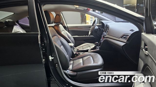 Hyundai AVANTE 2018 — photo 17