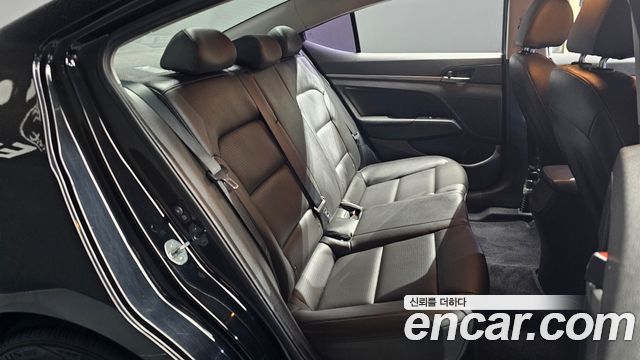 Hyundai AVANTE 2018 — photo 18