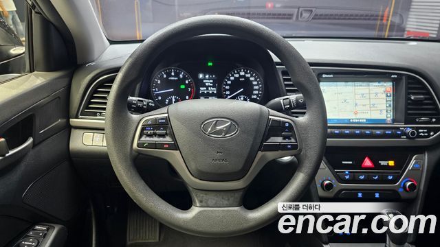 Hyundai AVANTE 2018 — photo 19