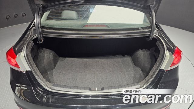 Hyundai AVANTE 2018 — photo 26