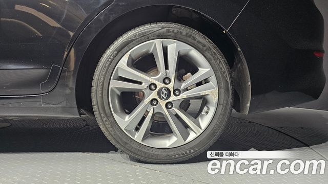 Hyundai AVANTE 2018 — photo 7
