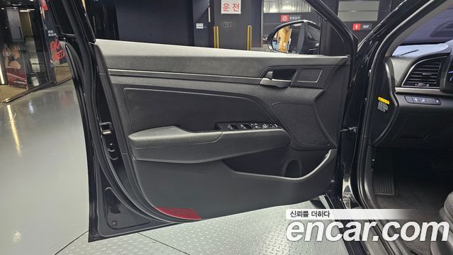 Hyundai AVANTE 2018 — photo 14