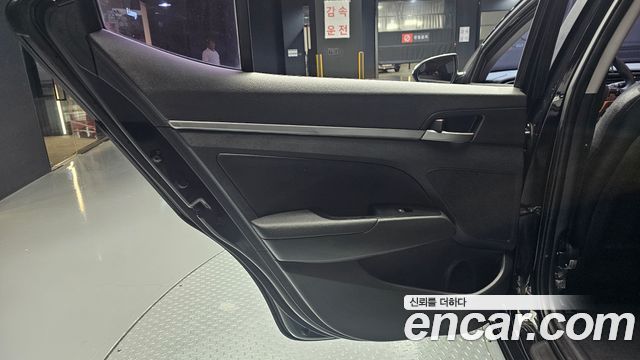 Hyundai AVANTE 2018 — photo 15