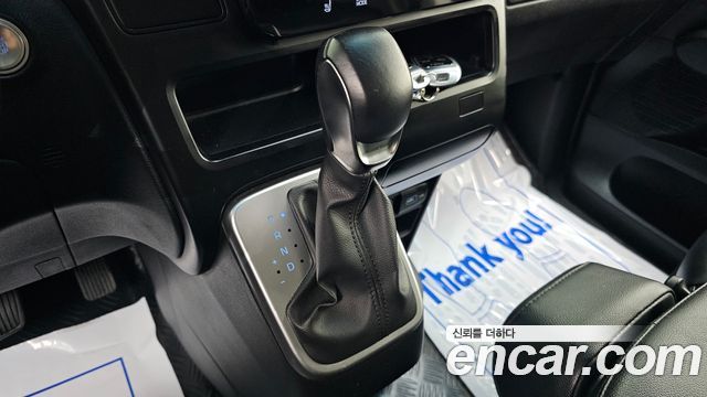 Hyundai Staria 2022 — photo 9