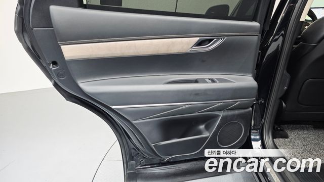 Genesis GV80 2020 — photo 31